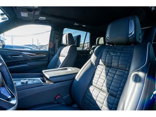 キャデラックエスカレード ホワイトスポーツエディション　ホワイトスポーツエディション　限定３０台　サンルーフ　ＡＫＧサウンド　後席エンターテインメント　パワーゲート　ナイトビジョン　ＬＥＤヘッドライト（18枚目）