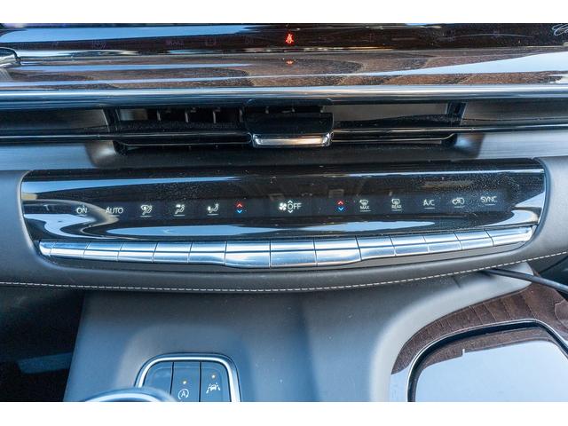 キャデラックエスカレード ホワイトスポーツエディション　ホワイトスポーツエディション　限定３０台　サンルーフ　ＡＫＧサウンド　後席エンターテインメント　パワーゲート　ナイトビジョン　ＬＥＤヘッドライト（35枚目）