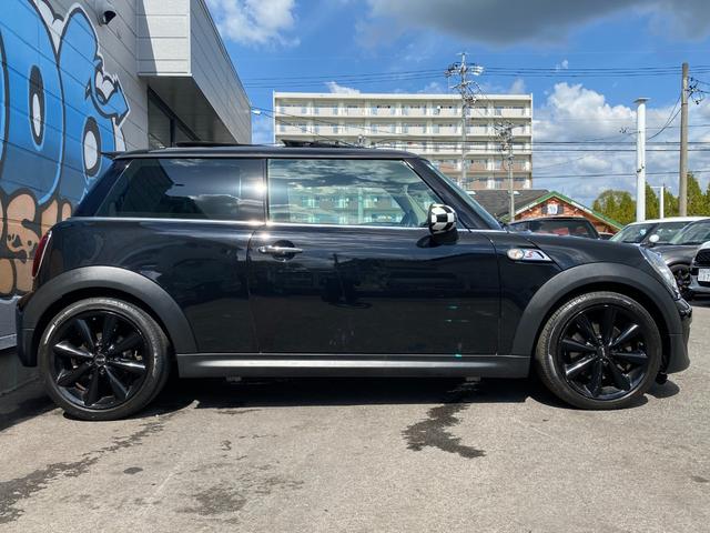 ＭＩＮＩ クーパーＳ　Ｒ５６クーパーＳ後期モデル　ユニオンジャックテール　タイミングチェーン＆テンショナーｅｔｃ交換済　ハーフレザーシート　純正ＯＰ１７ブラックＡＷ　ＥＴＣ　禁煙車　無事故車　修復歴無車　正規ディーラー車（6枚目）