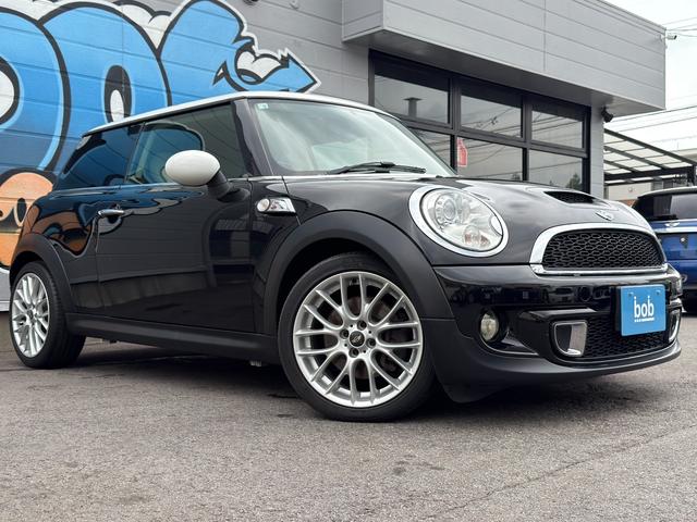 ＭＩＮＩ クーパーＳ　Ｒ５６クーパーＳ後期モデル　エンジン最終モデル　ＣＡＢＡＮＡシートカバー　ＶＡＮＯＳセンサーなと交換済　ＨＤＤナビ＆バックカメラ　１７インチＡＷ　ＥＴＣ　禁煙車　無事故車　修復歴無車　正規ディーラー車（5枚目）