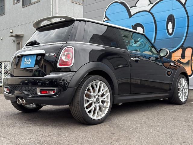 ＭＩＮＩ クーパーＳ　Ｒ５６クーパーＳ後期モデル　エンジン最終モデル　ＣＡＢＡＮＡシートカバー　ＶＡＮＯＳセンサーなと交換済　ＨＤＤナビ＆バックカメラ　１７インチＡＷ　ＥＴＣ　禁煙車　無事故車　修復歴無車　正規ディーラー車（7枚目）