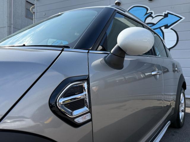 ＭＩＮＩ クーパーＤ　クロスオーバー　Ｆ６０クーパーＤ　純正ナビ＆バックカメラ　スマートキー　ディーゼル車　１７インチＡＷ　ＬＥＤヘッドライト　ＥＴＣ　禁煙車　無事故車　修復歴無車　正規ディーラー車（5枚目）
