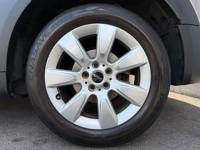 ＭＩＮＩ クーパーＤ　クロスオーバー　Ｆ６０クーパーＤ　純正ナビ＆バックカメラ　スマートキー　ディーゼル車　１７インチＡＷ　ＬＥＤヘッドライト　ＥＴＣ　禁煙車　無事故車　修復歴無車　正規ディーラー車（6枚目）