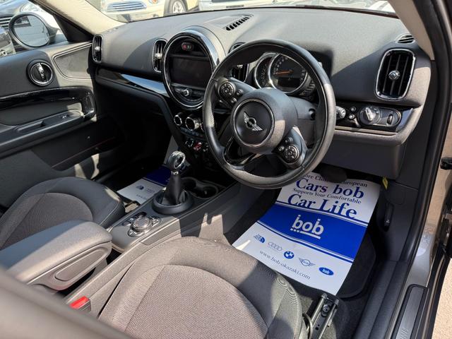 ＭＩＮＩ クーパーＤ　クロスオーバー　Ｆ６０クーパーＤ　純正ナビ＆バックカメラ　スマートキー　ディーゼル車　１７インチＡＷ　ＬＥＤヘッドライト　ＥＴＣ　禁煙車　無事故車　修復歴無車　正規ディーラー車（9枚目）