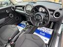 すっきりとしたシンプルな内装の造りは欧州車の魅力!細部にまでこだわり抜かれたデザインが自慢ですので是非じっくりとご覧くださいませ。