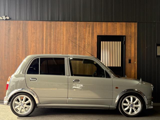 ミラジーノ ミニライトスペシャルターボ　５ＭＴ／社外ナビ／Ｂｌｕｅｔｏｏｔｈ／前後ドラレコ／フェンダーミラー／センターマフラー／メッキフェンダー／ヘッドライトバイザー／ターボタイマー／純正ＨＩＤ／ミニライト１５ＡＷ（7枚目）