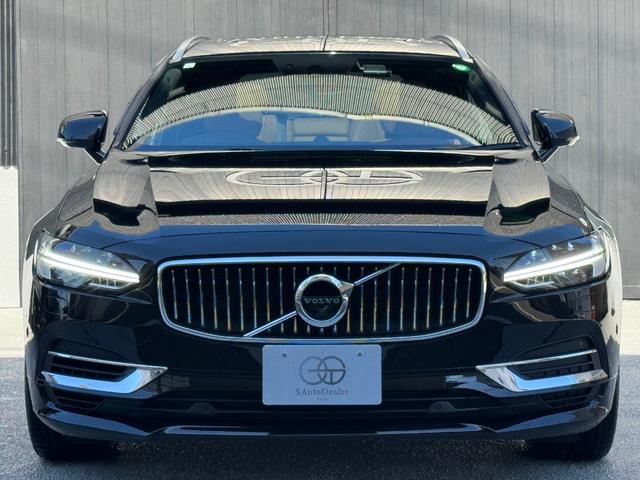 Ｖ９０ Ｔ８　ツインエンジン　ＡＷＤ　インスクリプション　禁煙車　Ｔ８ツインエンジンＡＷＤインスクリプション　ブラウンレザー　パノラマサンルーフ　パノラミックビュー　ベンチレーションシート　パワーリアゲート　ステアリングアシスト付ＢＬＩＳ　ＬＥＤデイライト（4枚目）