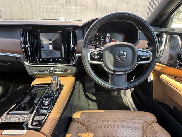 Ｖ９０ Ｔ８　ツインエンジン　ＡＷＤ　インスクリプション　禁煙車　Ｔ８ツインエンジンＡＷＤインスクリプション　ブラウンレザー　パノラマサンルーフ　パノラミックビュー　ベンチレーションシート　パワーリアゲート　ステアリングアシスト付ＢＬＩＳ　ＬＥＤデイライト（16枚目）