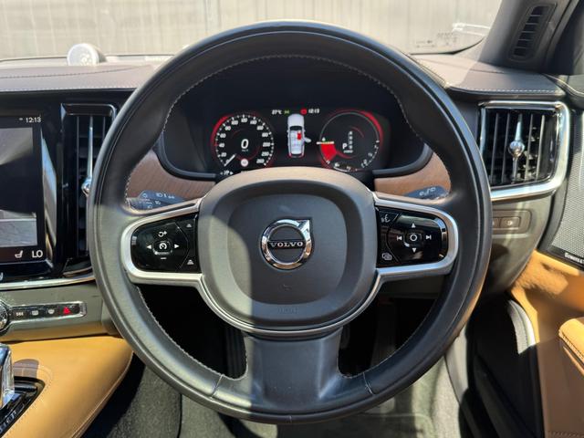 Ｖ９０ Ｔ８　ツインエンジン　ＡＷＤ　インスクリプション　禁煙車　Ｔ８ツインエンジンＡＷＤインスクリプション　ブラウンレザー　パノラマサンルーフ　パノラミックビュー　ベンチレーションシート　パワーリアゲート　ステアリングアシスト付ＢＬＩＳ　ＬＥＤデイライト（17枚目）