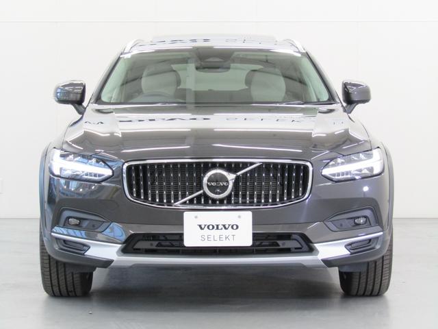 Ｖ９０ クロスカントリー　アルティメット　Ｂ５　ＡＷＤ　登録済未使用車　電子制御エアサスペンション　電動パノラマガラスサンルーフ　Ｇｏｏｇｌｅナビゲーション　３６０度ビューモニター　全車速追従クルーズコントロール　パイロットアシスト（2枚目）