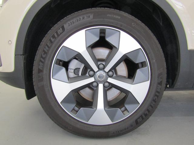 XC40 ウルトラ B4 AWD 弊社試乗車 Google搭載 前後シートヒーター 全車速追従クルーズコントロール パイロットアシスト 360度ビューモニター(13枚目)