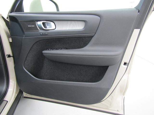 XC40 ウルトラ B4 AWD 弊社試乗車 Google搭載 前後シートヒーター 全車速追従クルーズコントロール パイロットアシスト 360度ビューモニター(15枚目)