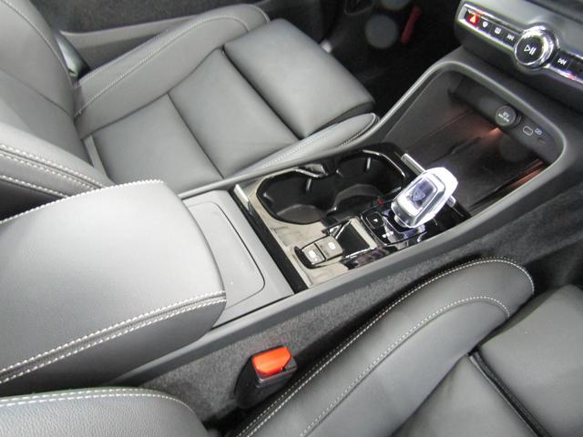XC40 ウルトラ B4 AWD 弊社試乗車 Google搭載 前後シートヒーター 全車速追従クルーズコントロール パイロットアシスト 360度ビューモニター(25枚目)