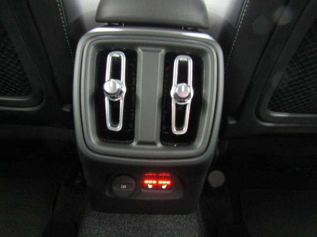 XC40 ウルトラ B4 AWD 弊社試乗車 Google搭載 前後シートヒーター 全車速追従クルーズコントロール パイロットアシスト 360度ビューモニター(38枚目)