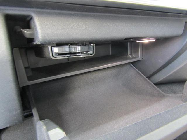 �O���[�u�{�b�N�X���ɂd�s�b�ԍڊ�𓋍ڂ��Ă���܂��B