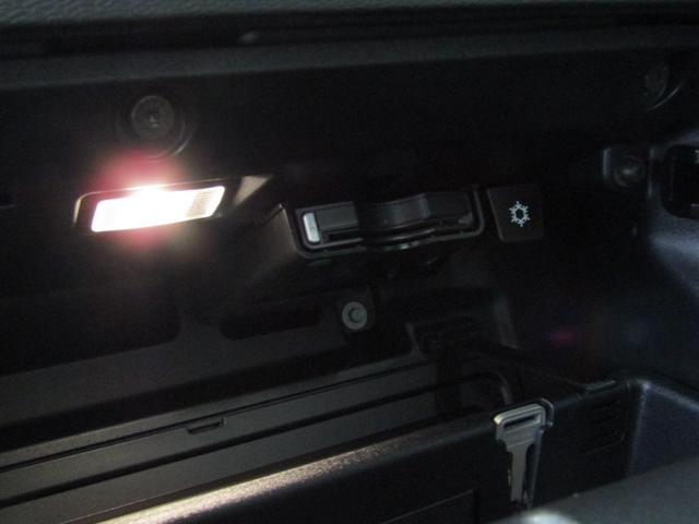 �O���[�u�{�b�N�X���ɂd�s�b�ԍڊ�𓋍ڂ��Ă���܂��B