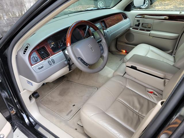 LINCOLN LINCOLN TOWNCAR