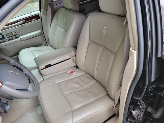 LINCOLN LINCOLN TOWNCAR