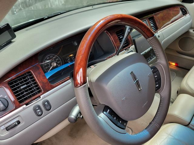 LINCOLN LINCOLN TOWNCAR