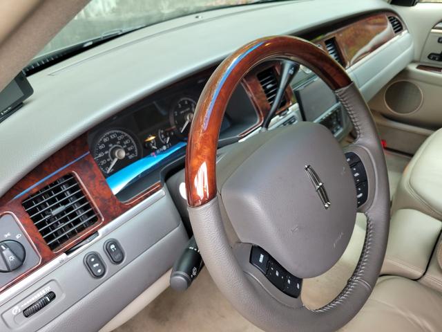 LINCOLN LINCOLN TOWNCAR