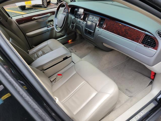 LINCOLN LINCOLN TOWNCAR