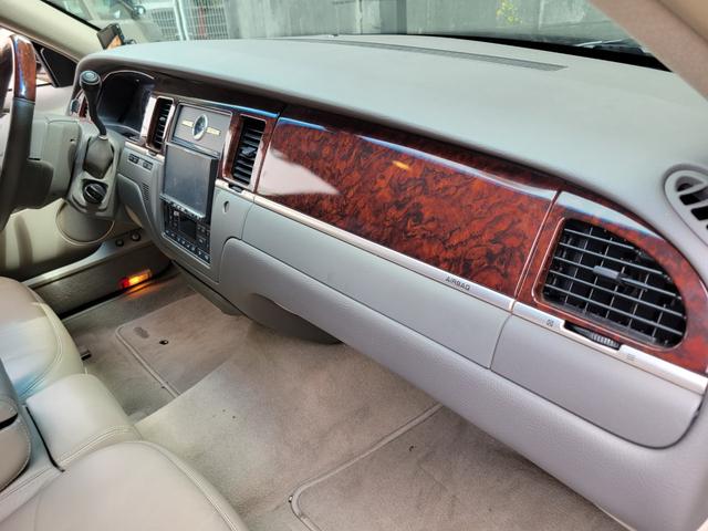 LINCOLN LINCOLN TOWNCAR