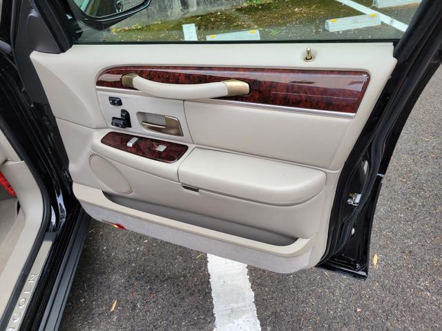 LINCOLN LINCOLN TOWNCAR