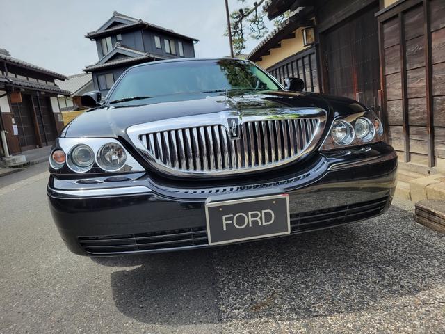 LINCOLN LINCOLN TOWNCAR