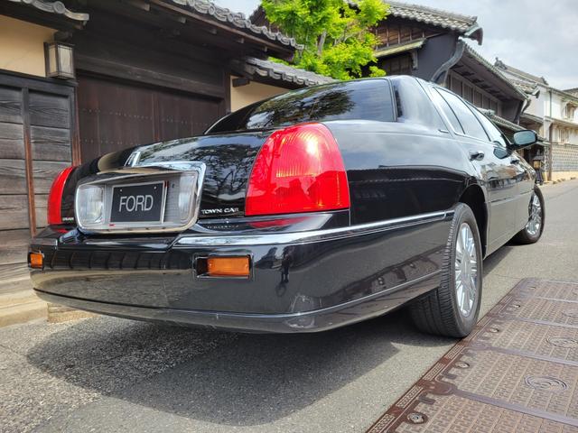 LINCOLN LINCOLN TOWNCAR
