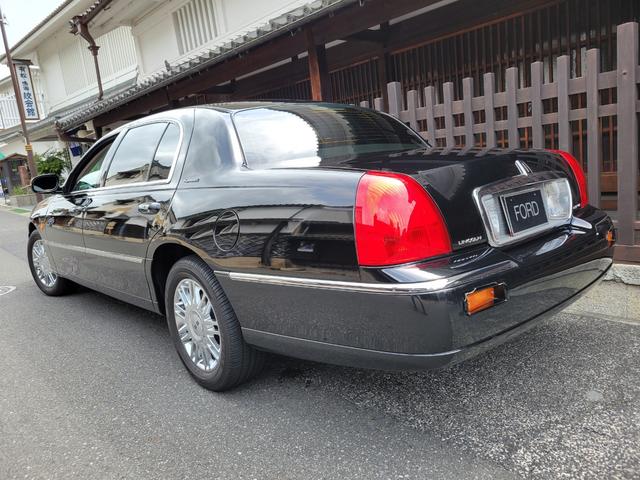 LINCOLN LINCOLN TOWNCAR
