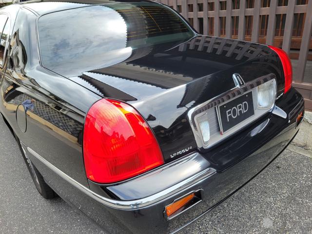 LINCOLN LINCOLN TOWNCAR