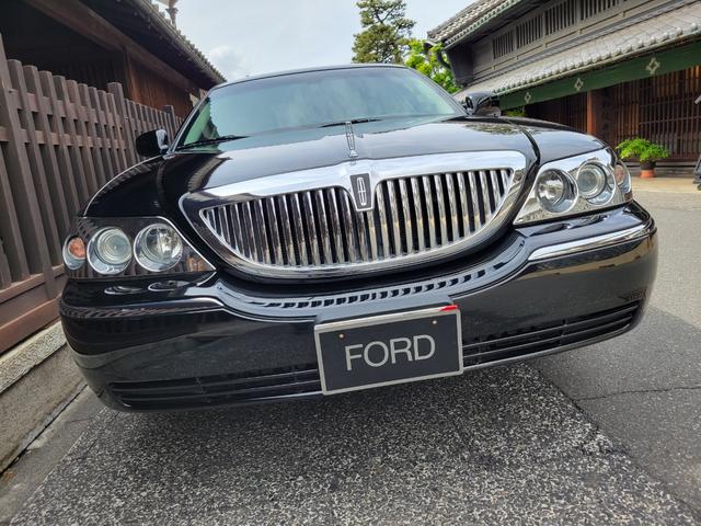 LINCOLN LINCOLN TOWNCAR