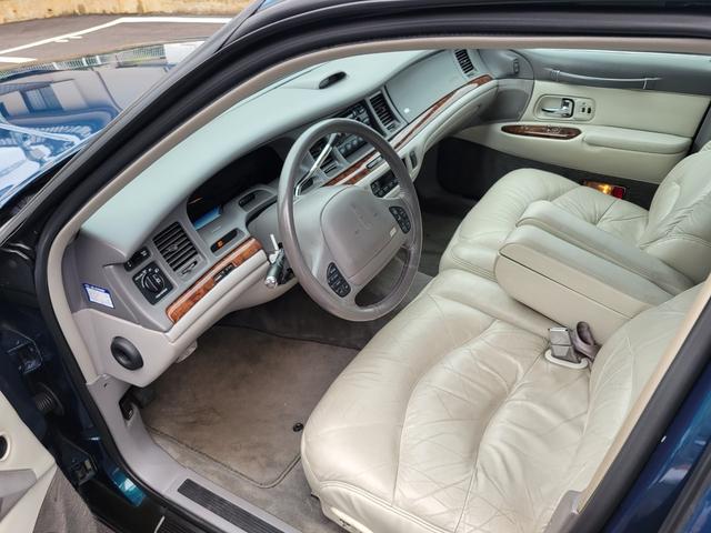 LINCOLN LINCOLN TOWNCAR SIGNATURE