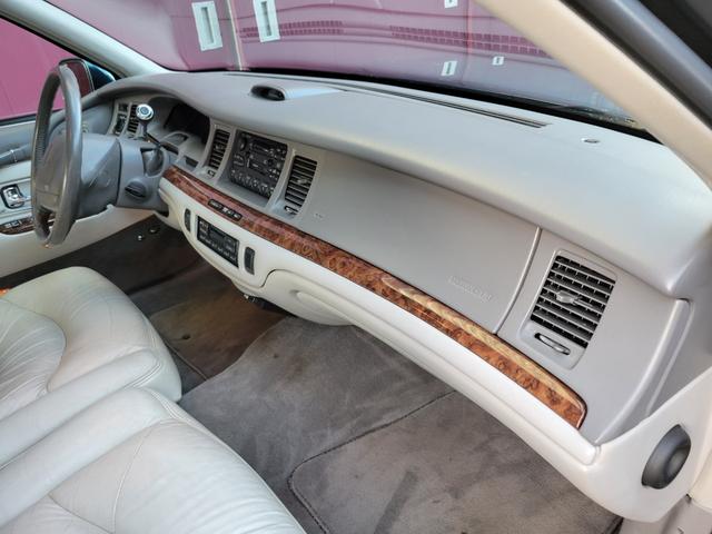 LINCOLN LINCOLN TOWNCAR SIGNATURE