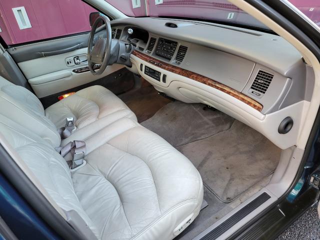 LINCOLN LINCOLN TOWNCAR SIGNATURE