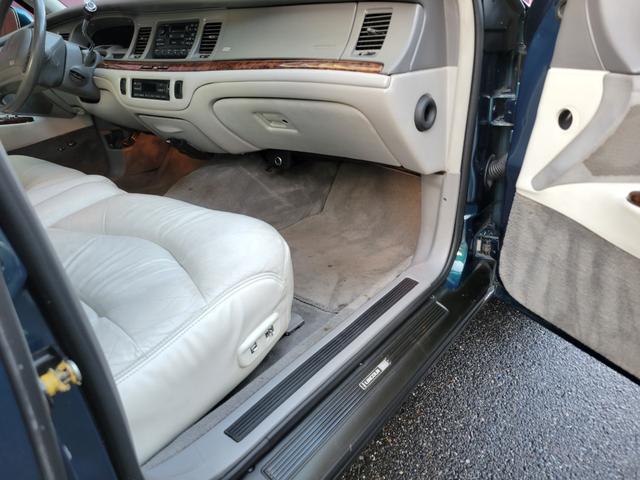 LINCOLN LINCOLN TOWNCAR SIGNATURE