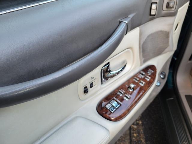 LINCOLN LINCOLN TOWNCAR SIGNATURE