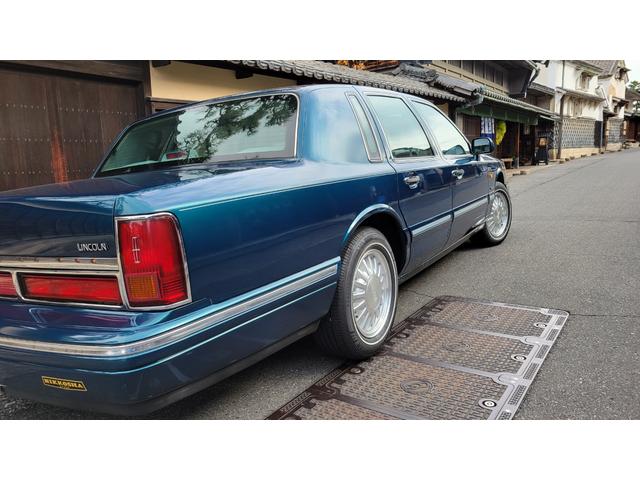 LINCOLN LINCOLN TOWNCAR SIGNATURE