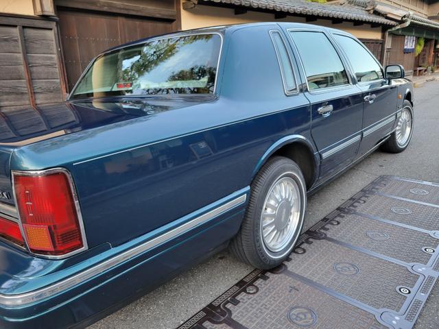 LINCOLN LINCOLN TOWNCAR SIGNATURE