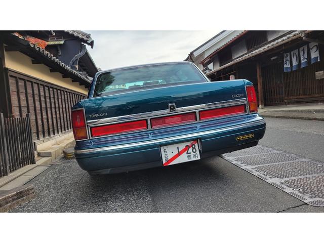 LINCOLN LINCOLN TOWNCAR SIGNATURE