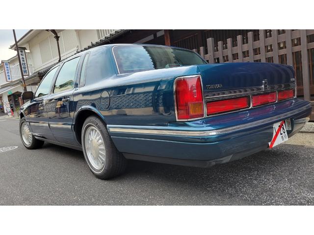 LINCOLN LINCOLN TOWNCAR SIGNATURE