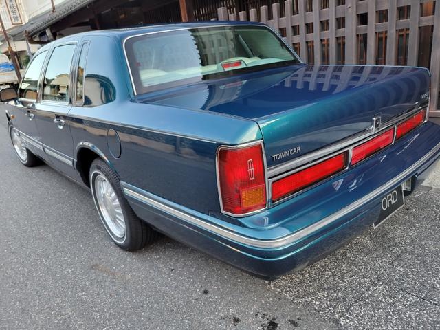 LINCOLN LINCOLN TOWNCAR SIGNATURE