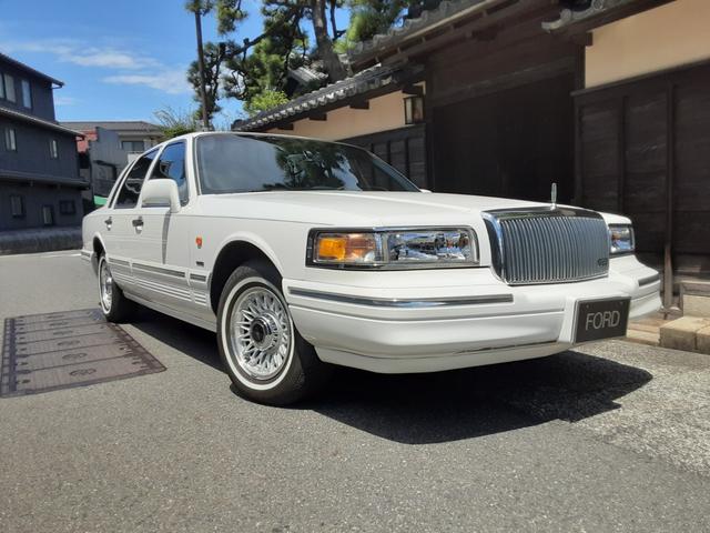LINCOLN LINCOLN TOWNCAR SIGNATURE