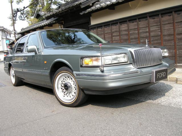 LINCOLN LINCOLN TOWNCAR SIGNATURE