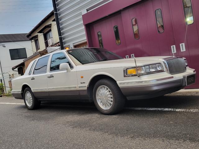 LINCOLN LINCOLN TOWNCAR SIGNATURE