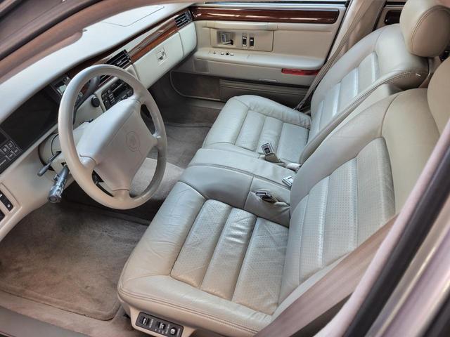 キャデラックコンコース エグゼクティブ 実走46000キロ ディーラー車 整備済み車(3枚目)