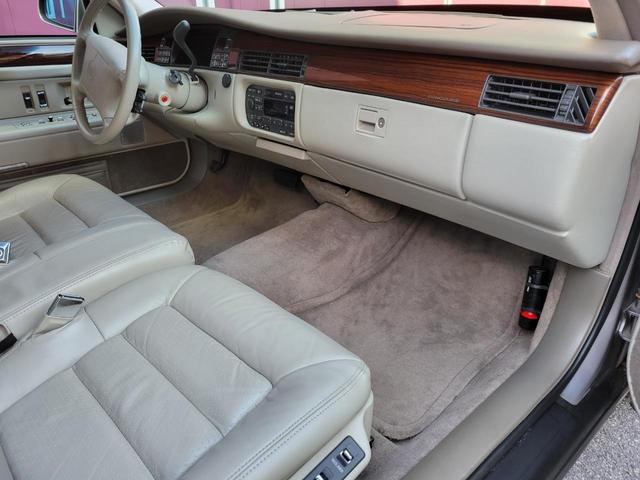 キャデラックコンコース エグゼクティブ 実走46000キロ ディーラー車 整備済み車(15枚目)