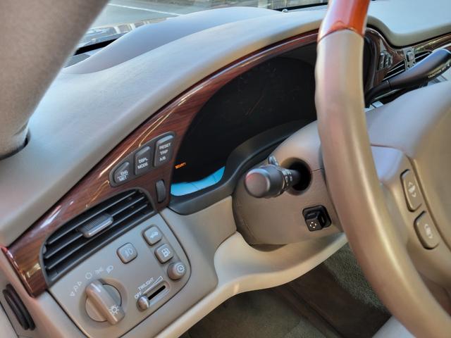 キャデラックドゥビル ＤＨＳ　ナイトビジョン　実走３２０００キロ　２オーナー車　整備済み車（6枚目）