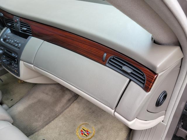 キャデラックドゥビル ＤＨＳ　ナイトビジョン　実走３２０００キロ　２オーナー車　整備済み車（9枚目）