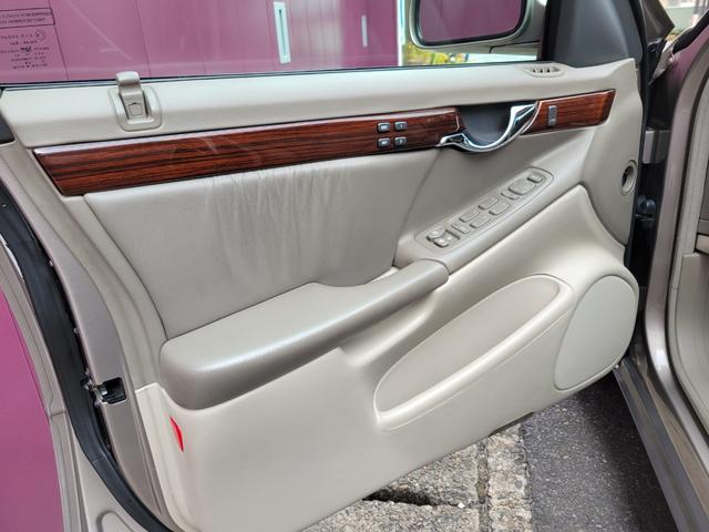 キャデラックドゥビル ＤＨＳ　ナイトビジョン　実走３２０００キロ　２オーナー車　整備済み車（10枚目）